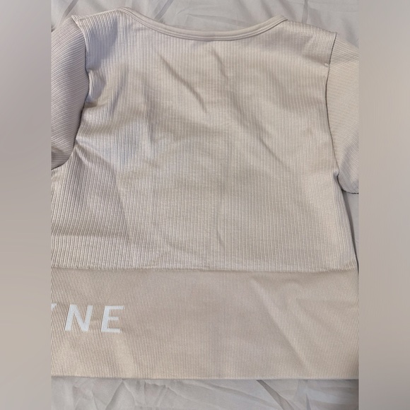 Cute cropped fitted top - Picture 3 of 4